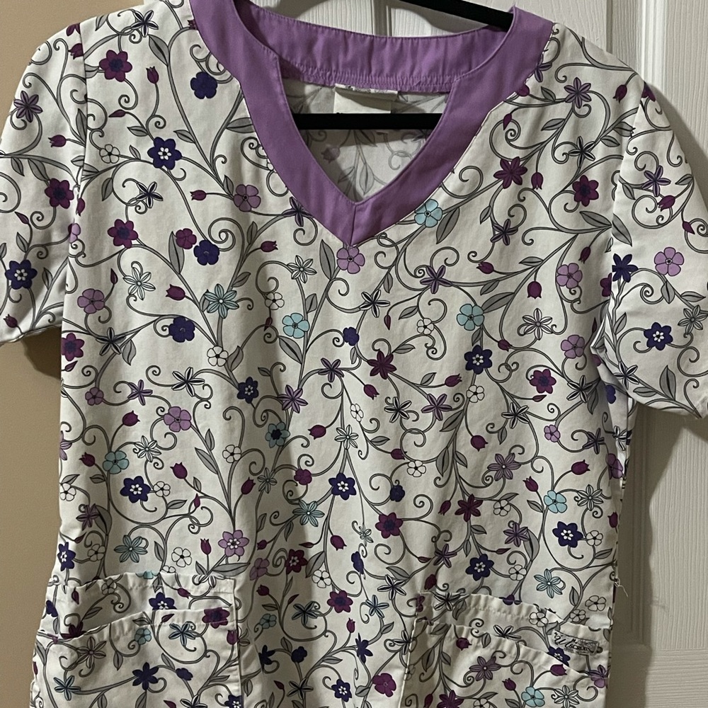 Scrub top